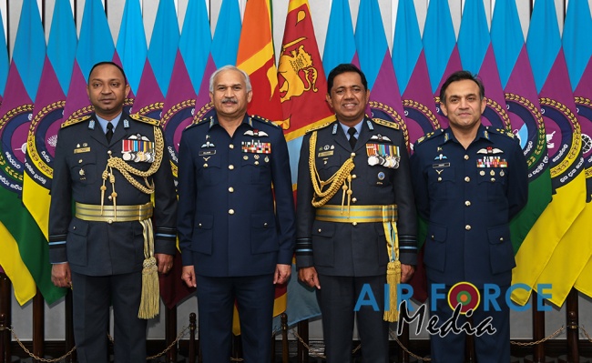 CHIEF OF AIR STAFF OF THE PAKISTAN AIR FORCE CALLS ON THE
COMMANDER OF THE SRI LANKA AIR FORCE, SECRETARY TO THE MINISTRY OF DE