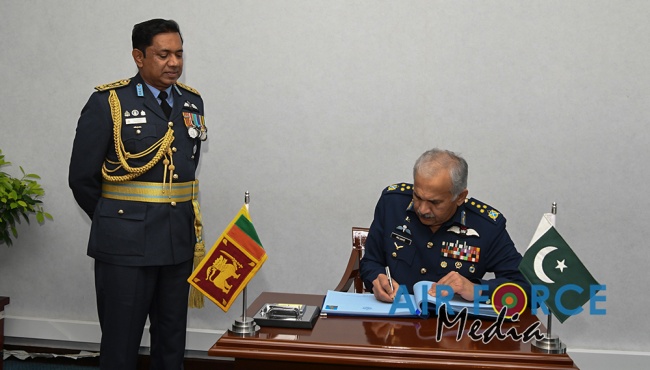 CHIEF OF AIR STAFF OF THE PAKISTAN AIR FORCE CALLS ON THE
COMMANDER OF THE SRI LANKA AIR FORCE, SECRETARY TO THE MINISTRY OF DE