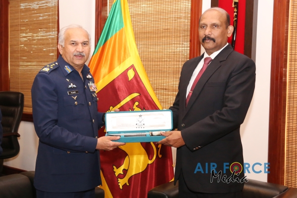 CHIEF OF AIR STAFF OF THE PAKISTAN AIR FORCE CALLS ON THE
COMMANDER OF THE SRI LANKA AIR FORCE, SECRETARY TO THE MINISTRY OF DE