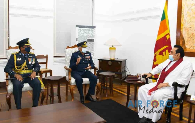 CHIEF OF AIR STAFF OF THE PAKISTAN AIR FORCE CALLS ON THE
COMMANDER OF THE SRI LANKA AIR FORCE, SECRETARY TO THE MINISTRY OF DE