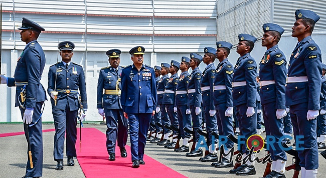 CHIEF OF AIR STAFF OF THE PAKISTAN AIR FORCE CALLS ON THE
COMMANDER OF THE SRI LANKA AIR FORCE, SECRETARY TO THE MINISTRY OF DE