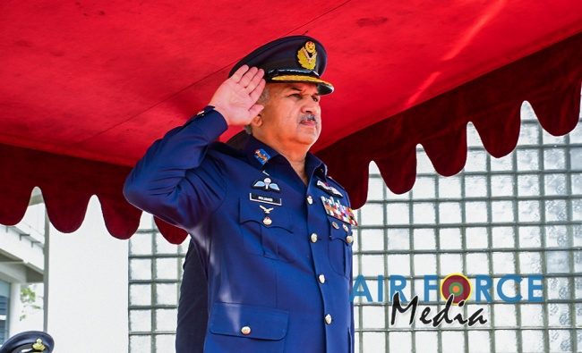 CHIEF OF AIR STAFF OF THE PAKISTAN AIR FORCE CALLS ON THE
COMMANDER OF THE SRI LANKA AIR FORCE, SECRETARY TO THE MINISTRY OF DE