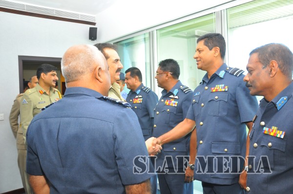 Army Chief of Pakistan Visits SLAF