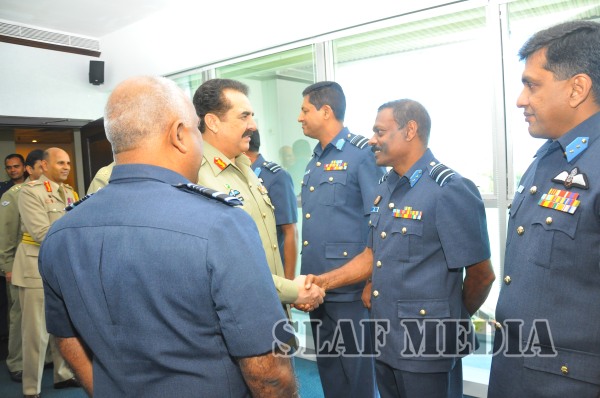 Army Chief of Pakistan Visits SLAF