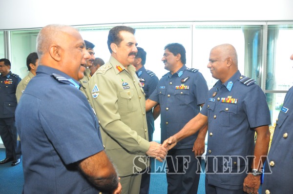 Army Chief of Pakistan Visits SLAF