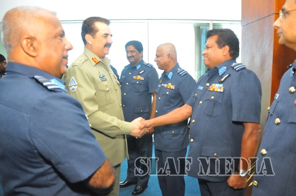 Army Chief of Pakistan Visits SLAF