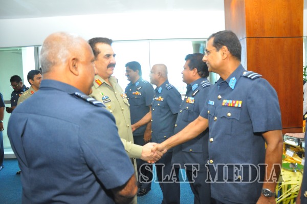 Army Chief of Pakistan Visits SLAF