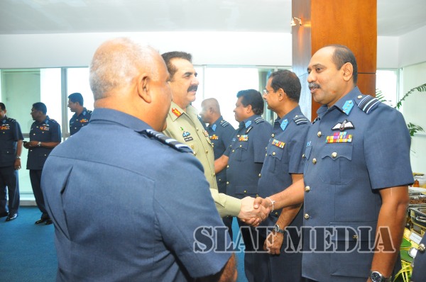 Army Chief of Pakistan Visits SLAF