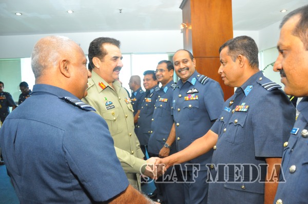 Army Chief of Pakistan Visits SLAF
