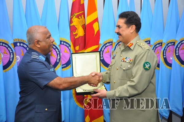 Army Chief of Pakistan Visits SLAF
