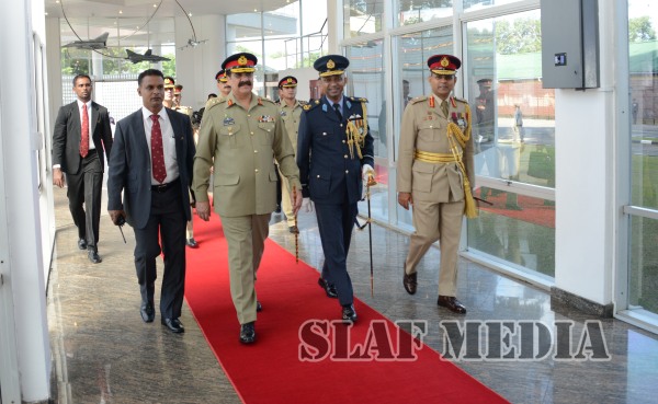 Army Chief of Pakistan Visits SLAF
