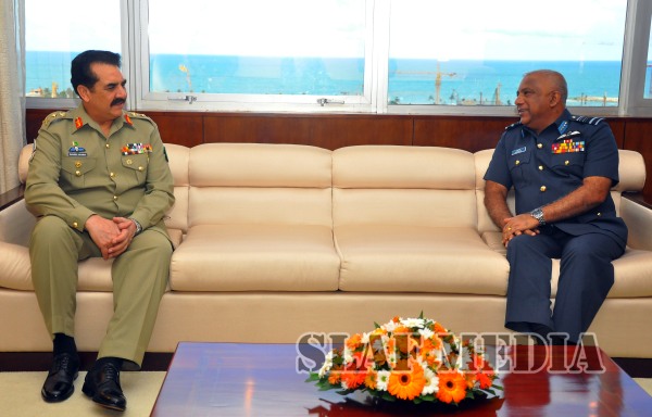 Army Chief of Pakistan Visits SLAF