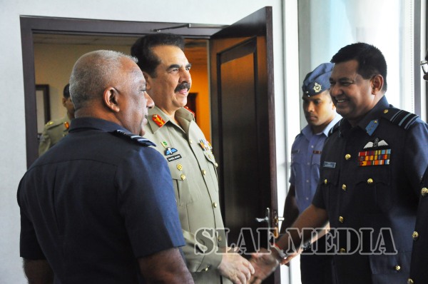 Army Chief of Pakistan Visits SLAF