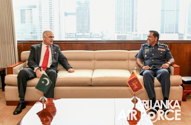 PAKISTAN HIGH COMMISIONER CALLS ON COMMANDER
