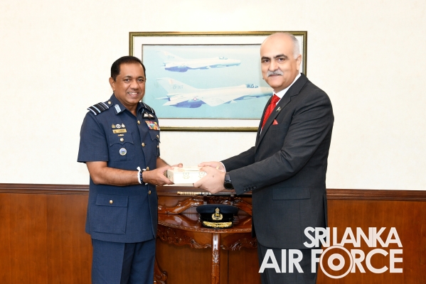 PAKISTAN HIGH COMMISIONER CALLS ON COMMANDER