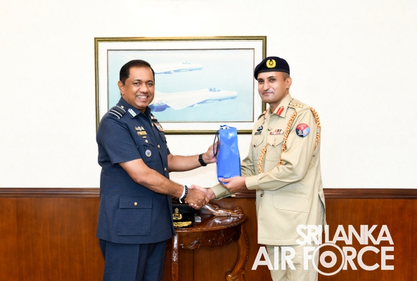 PAKISTAN HIGH COMMISIONER CALLS ON COMMANDER