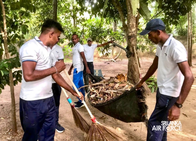 PARACHUTE TRAINING SCHOOL AT SLAF REGIMENTAL TRAINING CENTRE AMPARA CELEBRATES 24TH ANNIVERSARY