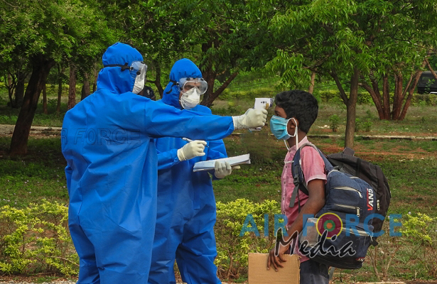 98 Civilians from Bandaragama complete their Quarantine at Palaly