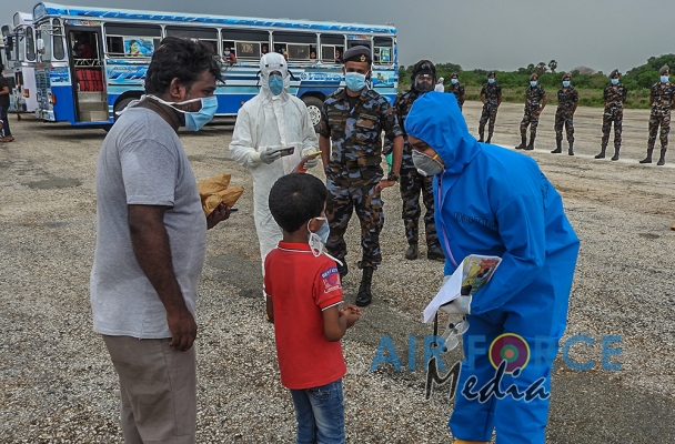 98 Civilians from Bandaragama complete their Quarantine at Palaly