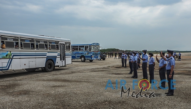 98 Civilians from Bandaragama complete their Quarantine at Palaly