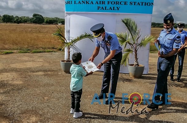 100 Civilians Quarantined at the SLAF Quarantine Centre at Palaly Leave for Homes