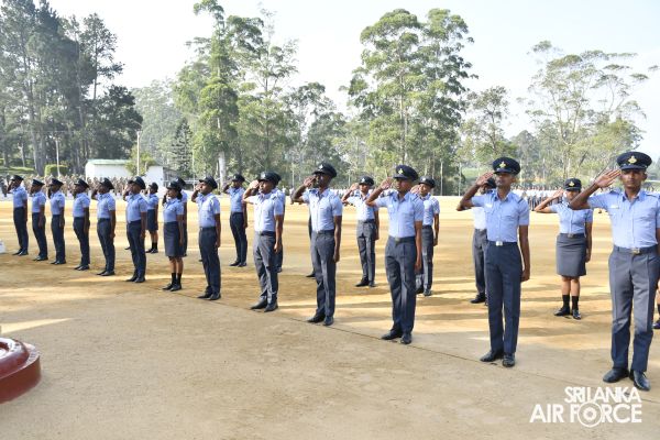 COURSE NO.76 STUDENT OFFICERS RECEIVE THE COMMISSION