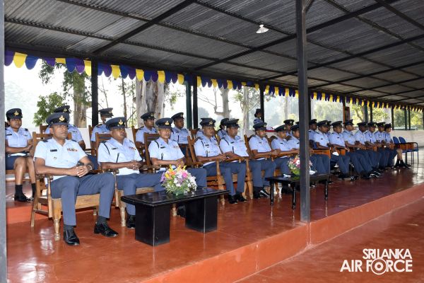 COURSE NO.76 STUDENT OFFICERS RECEIVE THE COMMISSION