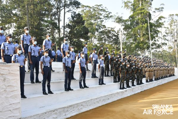 COURSE NO.76 STUDENT OFFICERS RECEIVE THE COMMISSION