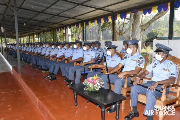 COURSE NO.76 STUDENT OFFICERS RECEIVE THE COMMISSION
