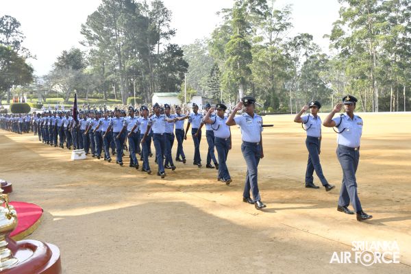 COURSE NO.76 STUDENT OFFICERS RECEIVE THE COMMISSION