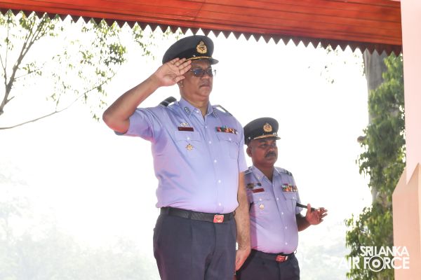 COURSE NO.76 STUDENT OFFICERS RECEIVE THE COMMISSION