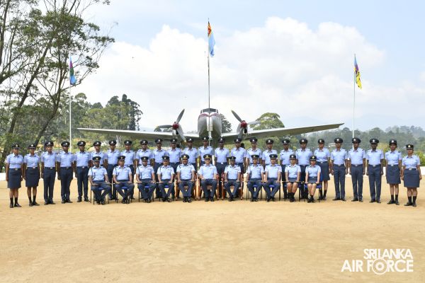 COURSE NO.76 STUDENT OFFICERS RECEIVE THE COMMISSION
