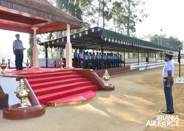 COURSE NO.76 STUDENT OFFICERS RECEIVE THE COMMISSION
