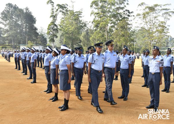 COURSE NO.76 STUDENT OFFICERS RECEIVE THE COMMISSION