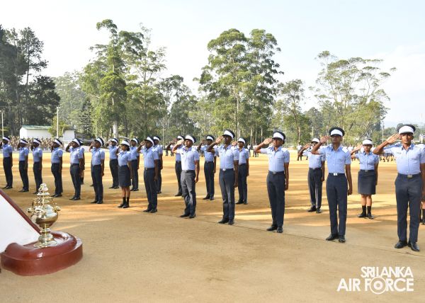 COURSE NO.76 STUDENT OFFICERS RECEIVE THE COMMISSION