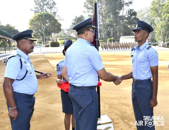 COURSE NO.76 STUDENT OFFICERS RECEIVE THE COMMISSION