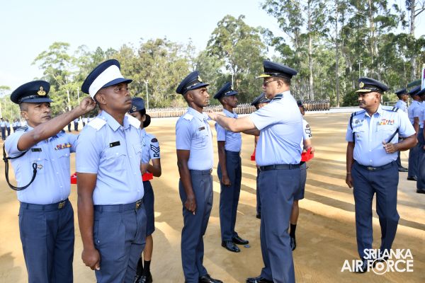 COURSE NO.76 STUDENT OFFICERS RECEIVE THE COMMISSION