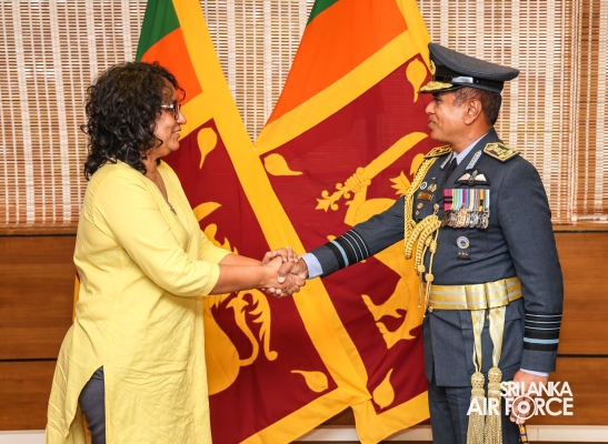 COMMANDER MAKES THE FAREWELL CALL ON THE PRIME MINISTER