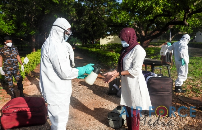 76 Civilians Quarantined at the SLAF Quarantine Centres Leave for Homes