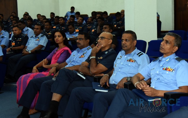 Rear Admiral Simon Henley Conducts Lecture on How to Take the Air Force to the Next Generation