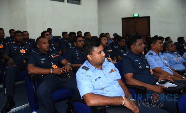 Rear Admiral Simon Henley Conducts Lecture on How to Take the Air Force to the Next Generation