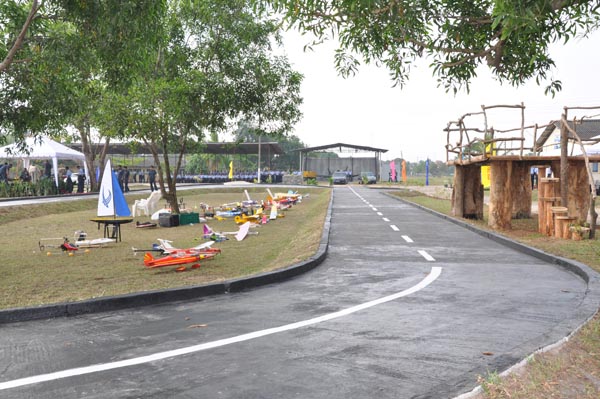 දුරස්ථ පාලක ගුවන් යානා පාසලක්