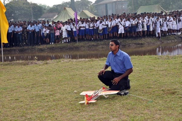 දුරස්ථ පාලක ගුවන් යානා පාසලක්
