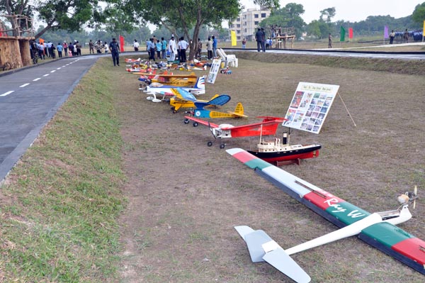 දුරස්ථ පාලක ගුවන් යානා පාසලක්