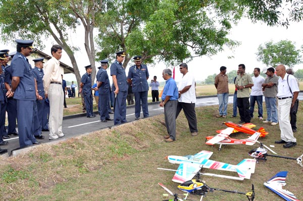 දුරස්ථ පාලක ගුවන් යානා පාසලක්