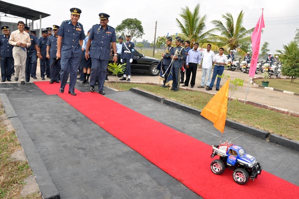 දුරස්ථ පාලක ගුවන් යානා පාසලක්