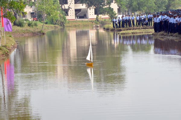 දුරස්ථ පාලක ගුවන් යානා පාසලක්