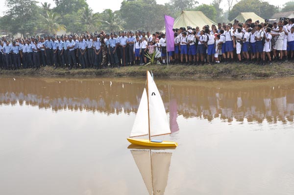 දුරස්ථ පාලක ගුවන් යානා පාසලක්