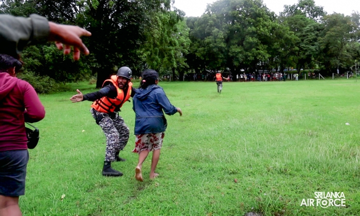 SLAF BELL
212 RESCUES THREE PERSONS STRANDED BY FLOODS IN MAHAWA (ELLA)