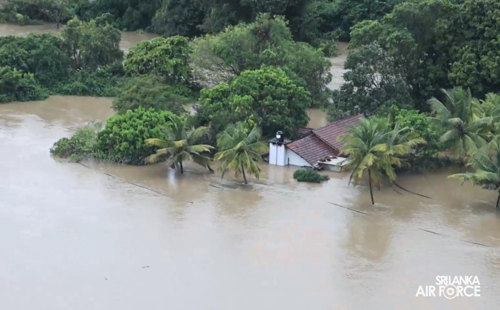 SLAF BELL
212 RESCUES THREE PERSONS STRANDED BY FLOODS IN MAHAWA (ELLA)